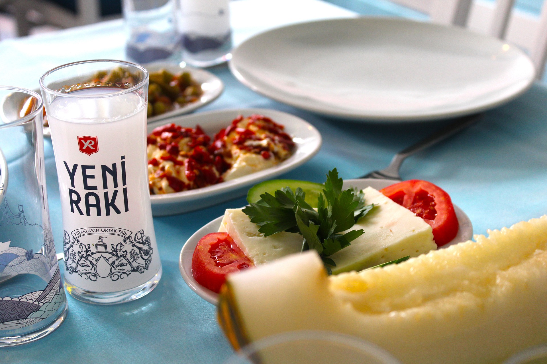 Rakı Nedir? Rakının Tarihçesi ve Üretimi